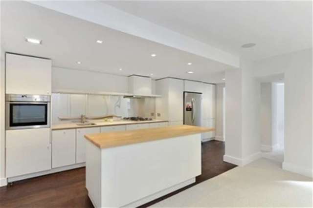  Image of 2 Bedroom Flat to rent at London, NW8 7LR