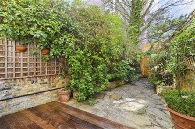  Image of 2 Bedroom Flat to rent at London, NW8 7LR