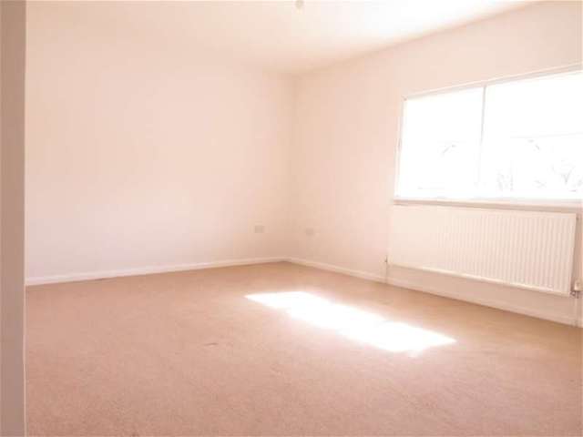  Image of 3 Bedroom Detached to rent at West Dulwich, SE21 8ES