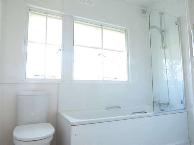  Image of 3 Bedroom Detached to rent at West Dulwich, SE21 8ES