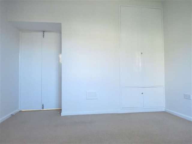  Image of 3 Bedroom Detached to rent at West Dulwich, SE21 8ES