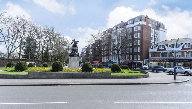  Image of 1 Bedroom Flat to rent at Park Road Array Lisson Grove, NW8 7HY