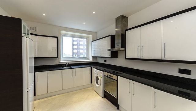  Image of 1 Bedroom Flat to rent at Park Road Array Lisson Grove, NW8 7HY