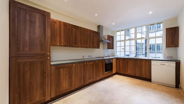  Image of 4 Bedroom Flat to rent at Park Road Array Lisson Grove, NW8 7HY