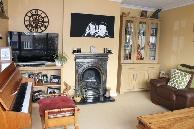  Image of 4 Bedroom Semi-Detached for sale at Paulman Gardens Long Ashton Bristol, BS41 9AT