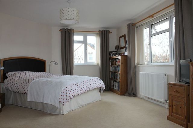  Image of 4 Bedroom Semi-Detached for sale at Paulman Gardens Long Ashton Bristol, BS41 9AT