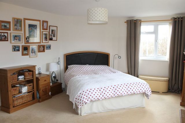  Image of 4 Bedroom Semi-Detached for sale at Paulman Gardens Long Ashton Bristol, BS41 9AT