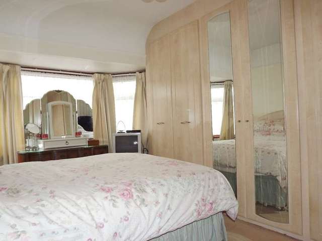  Image of 5 Bedroom Semi-Detached for sale at Tolworth Surrey Tolworth, KT6 7NP