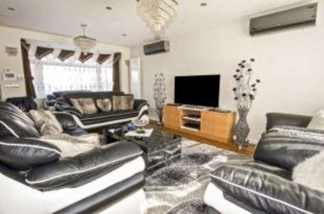  Image of 4 Bedroom Semi-Detached for sale at Palmers Green London Palmers Green, N13 5QR