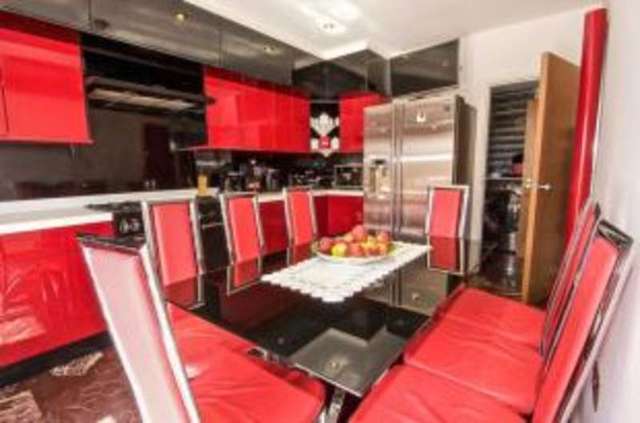  Image of 4 Bedroom Semi-Detached for sale at Palmers Green London Palmers Green, N13 5QR