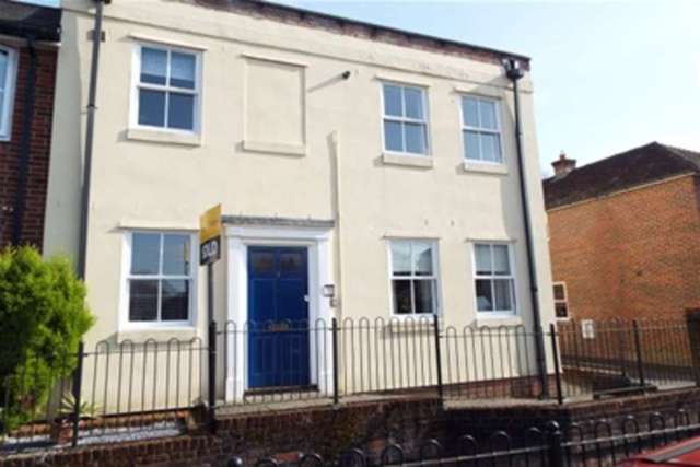 Image of 2 Bedroom Maisonette to rent at Romsey, SO51 8HL