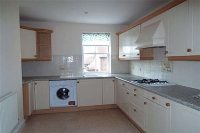  Image of 2 Bedroom Maisonette to rent at Romsey, SO51 8HL