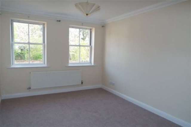  Image of 2 Bedroom Maisonette to rent at Romsey, SO51 8HL