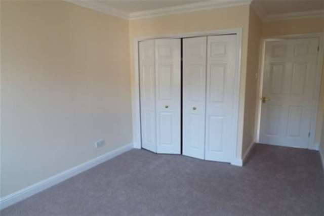  Image of 2 Bedroom Maisonette to rent at Romsey, SO51 8HL