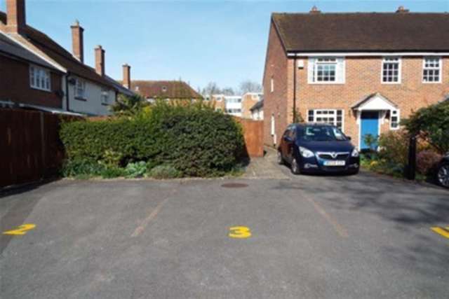  Image of 2 Bedroom Maisonette to rent at Romsey, SO51 8HL