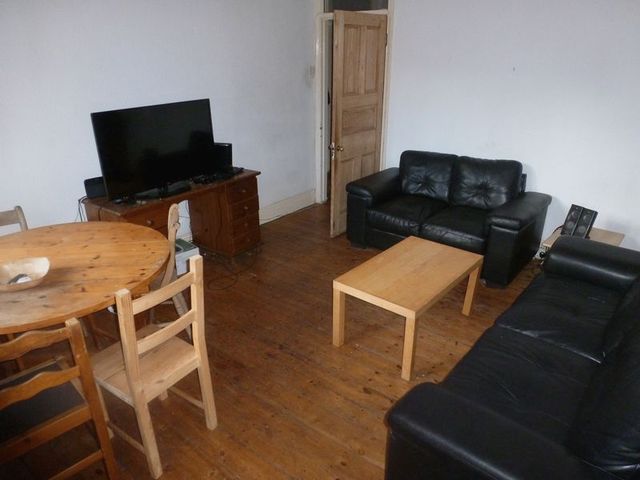  Image of 3 Bedroom Flat to rent at Sackville Road Array Byker, NE6 5TA