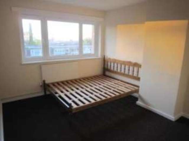  Image of 3 Bedroom Flat for sale at Woolwich  Woolwich, SE18 5LQ