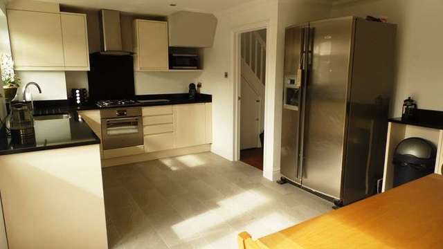  Image of 4 Bedroom Semi-Detached for sale at Seddons Walk  Hockley, SS5 5DB