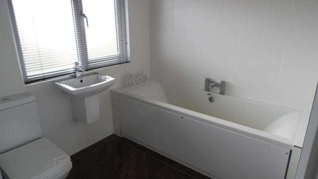  Image of 4 Bedroom Semi-Detached for sale at Seddons Walk  Hockley, SS5 5DB