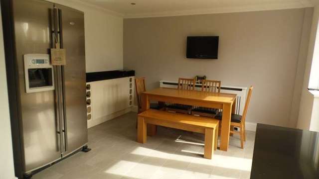  Image of 4 Bedroom Semi-Detached for sale at Seddons Walk  Hockley, SS5 5DB