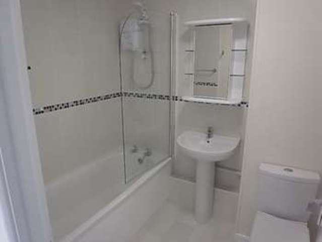  Image of 2 Bedroom Flat to rent at Shelley Road  Worthing, BN11 4BQ
