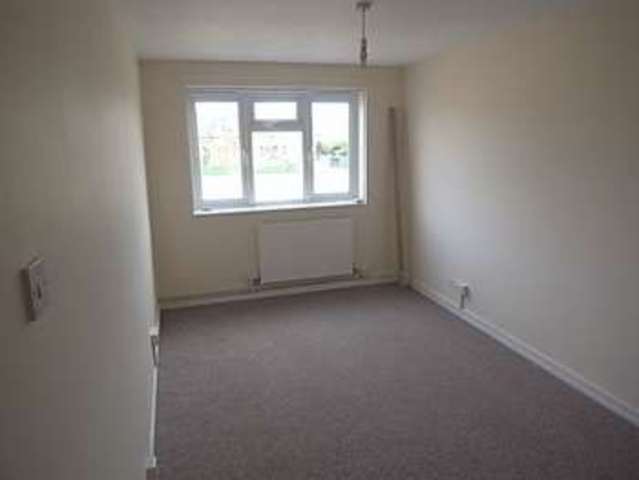  Image of 2 Bedroom Flat to rent at Shelley Road  Worthing, BN11 4BQ