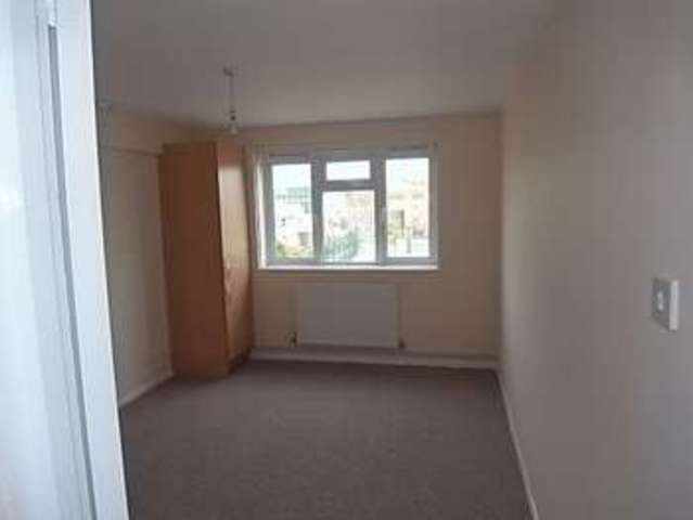  Image of 2 Bedroom Flat to rent at Shelley Road  Worthing, BN11 4BQ