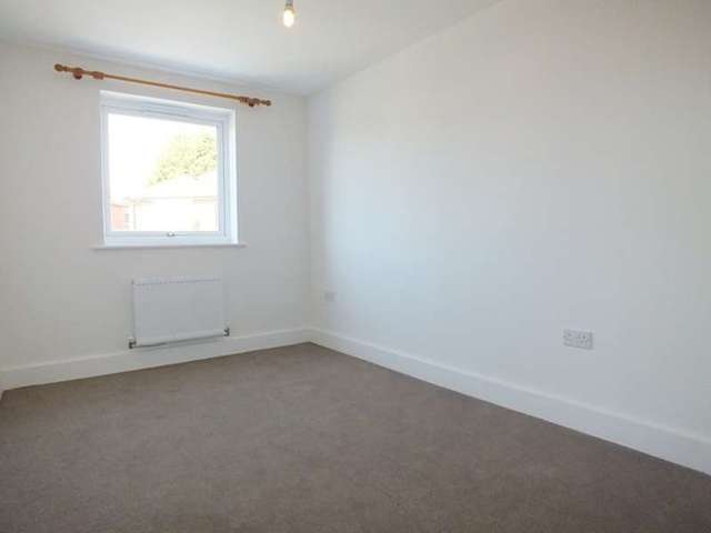  Image of 3 Bedroom Detached to rent at Shirley  Southampton, SO16 4LG