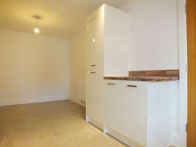  Image of 3 Bedroom Detached to rent at Shirley  Southampton, SO16 4LG
