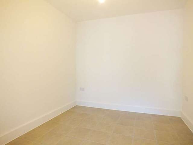  Image of 3 Bedroom Detached to rent at Shirley  Southampton, SO16 4LG