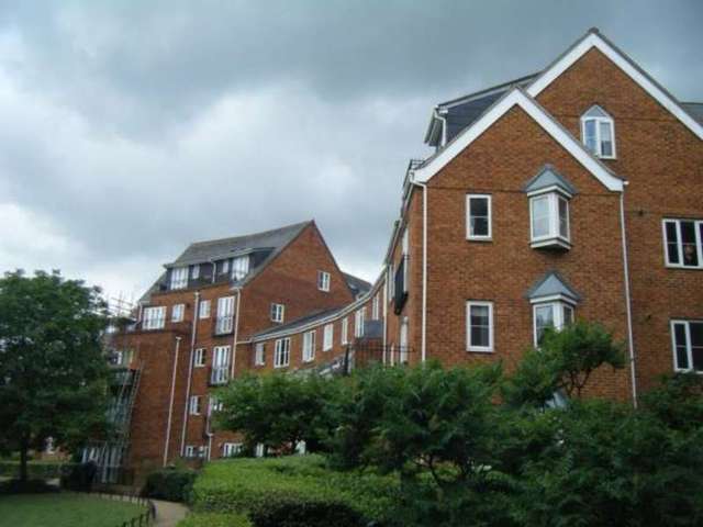  Image of 3 Bedroom Detached to rent at Bedford Bedfordshire Bedford, MK40 1TF
