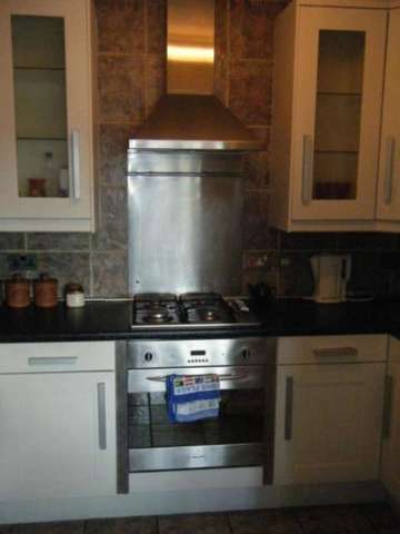  Image of 3 Bedroom Detached to rent at Bedford Bedfordshire Bedford, MK40 1TF