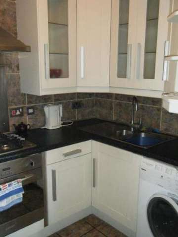  Image of 3 Bedroom Detached to rent at Bedford Bedfordshire Bedford, MK40 1TF
