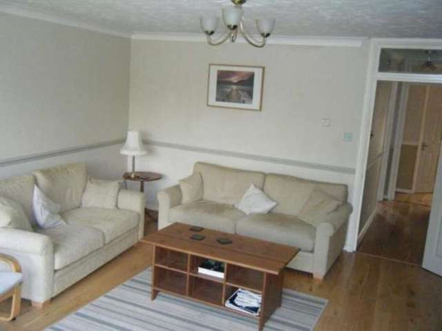  Image of 3 Bedroom Detached to rent at Bedford Bedfordshire Bedford, MK40 1TF