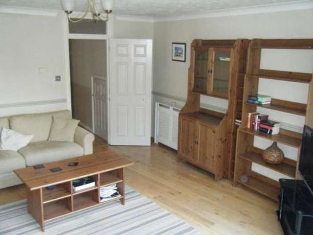  Image of 3 Bedroom Detached to rent at Bedford Bedfordshire Bedford, MK40 1TF