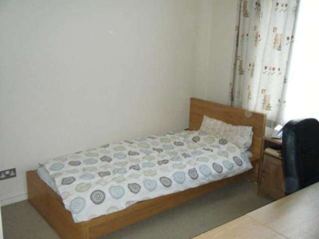  Image of 3 Bedroom Detached to rent at Bedford Bedfordshire Bedford, MK40 1TF