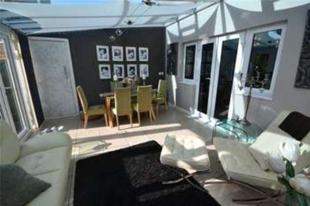  Image of 4 Bedroom Detached for sale at Bracknell Berkshire Popeswood, RG12 8BN