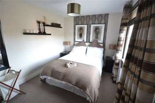  Image of 4 Bedroom Detached for sale at Bracknell Berkshire Popeswood, RG12 8BN