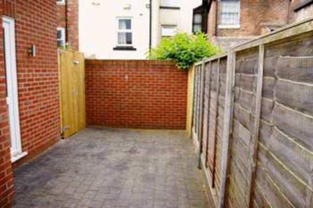  Image of 1 Bedroom Flat to rent at Spring Road  Wrexham, LL11 2LU