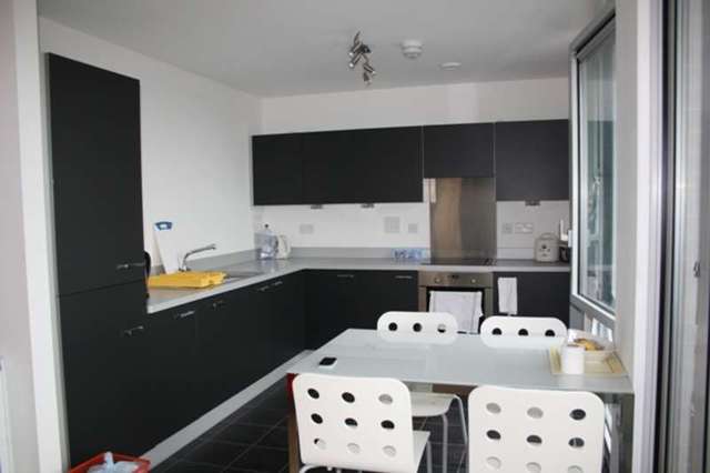  Image of 2 Bedroom Flat to rent at Devons Road  Bow, E3 3BF