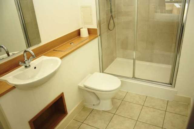  Image of 2 Bedroom Flat to rent at Devons Road  Bow, E3 3BF