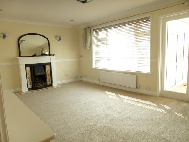  Image of 3 Bedroom Detached to rent at Hangleton  Hove, BN3 8EP