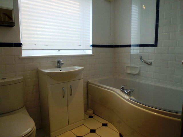  Image of 3 Bedroom Detached to rent at Hangleton  Hove, BN3 8EP