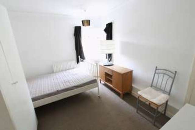  Image of 1 Bedroom Flat to rent at St Stephens Road  Bournemouth, BH2 6JU
