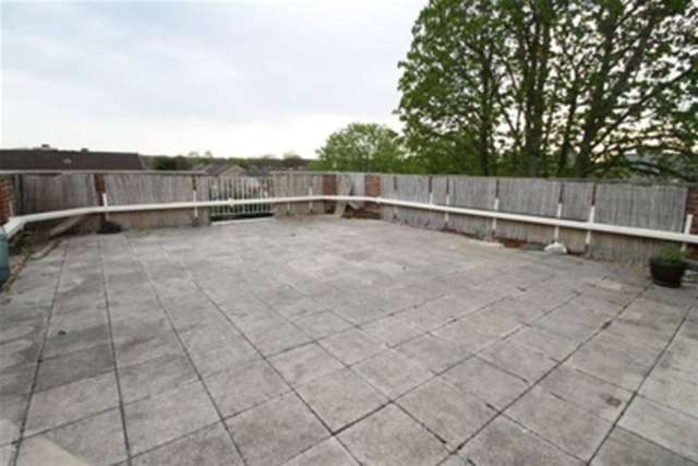  Image of 2 Bedroom Flat to rent at Sutton, SM2 6RX