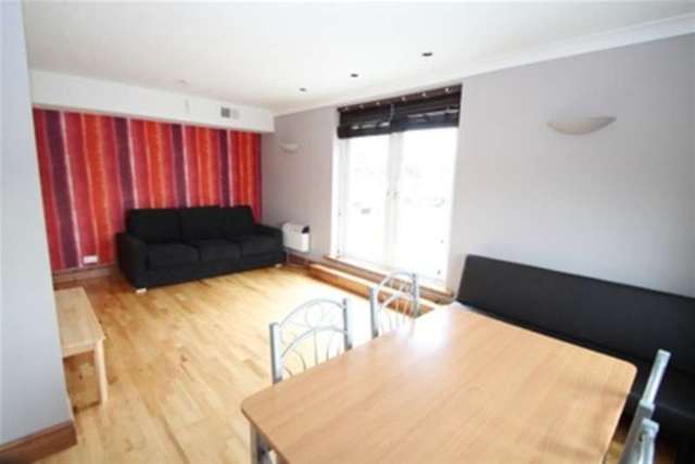  Image of 2 Bedroom Flat to rent at Sutton, SM2 6RX