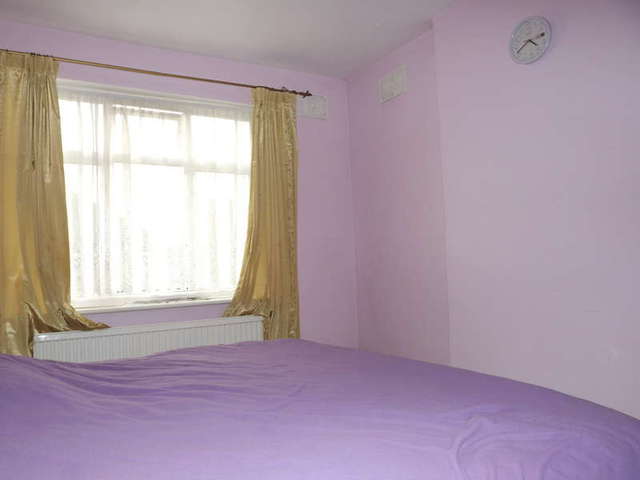  Image of 3 Bedroom Semi-Detached for sale at Surbiton Tolworth Surrey, KT6 7LF