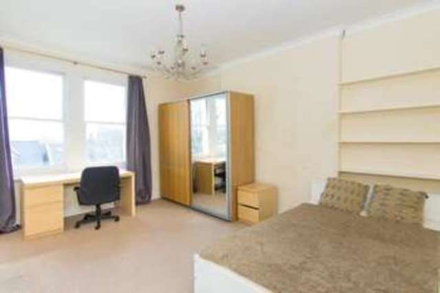  Image of 2 Bedroom Flat for sale at London  Drayton Green, W13 8JR