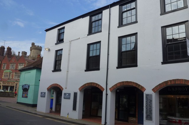  Image of 2 Bedroom Apartment to rent at High Street  Arundel, BN18 9AD