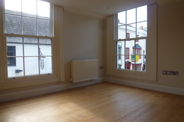  Image of 2 Bedroom Apartment to rent at High Street  Arundel, BN18 9AD